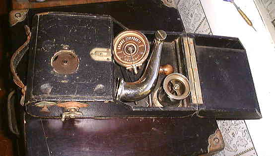 Peter Pan Portable Phonograph, stowed.