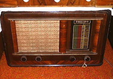 Philips Wooden Radio
