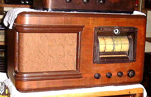 Pilot  Model H660 Radio 