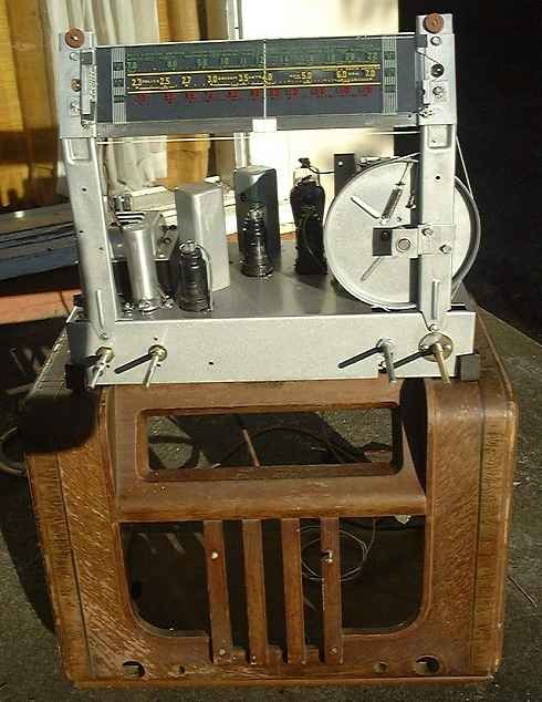 Philco 722 Chassis on Cabinet